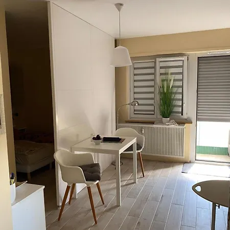 Superb With Free Parking On Site 아파트 뮐루즈